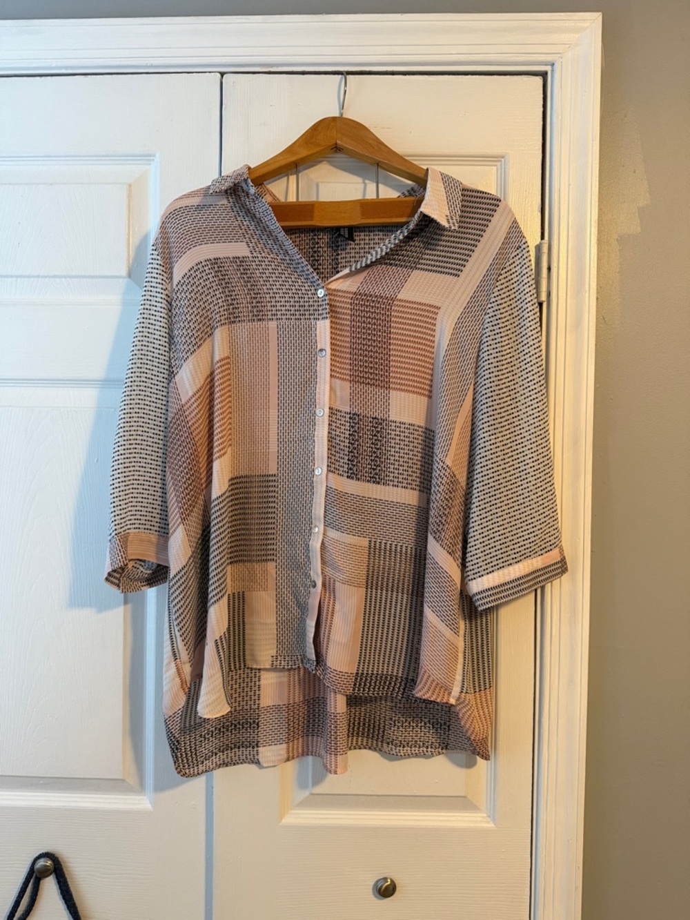 Jones New York Pink,Blue, and Black Patterned Button-Front Blouse
